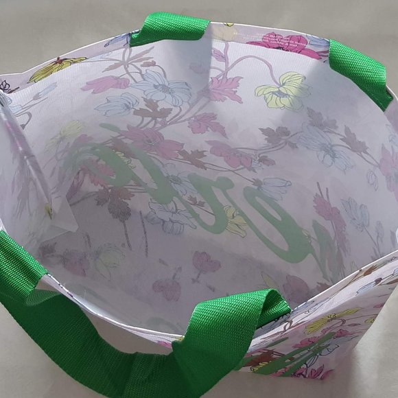 ⭐ FREE w/ $30 spend: aerie | Floral Shopping Tote⭐ - Picture 4 of 5